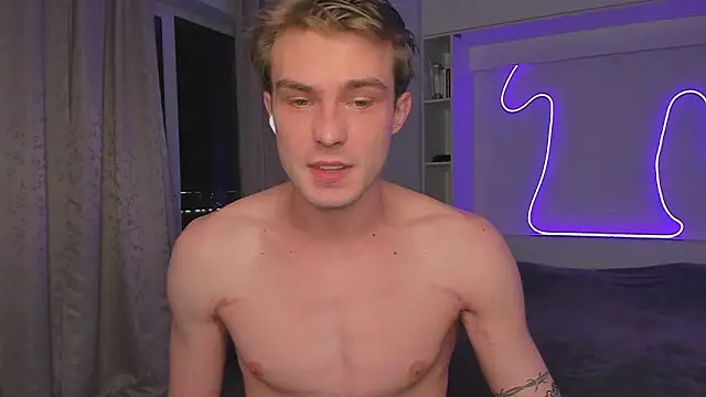 Snapshot of DanteRay chatting on 15, 11, 2025 DanteRay online show from 15, 11, 2025