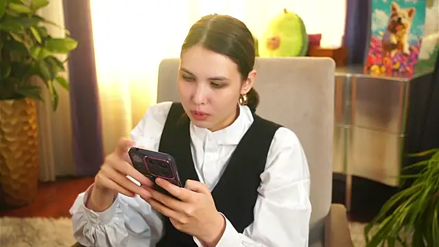 Snapshot of JanyceGrzyb chatting on 4, 11, 2025 JanyceGrzyb online show from 4, 11, 2025