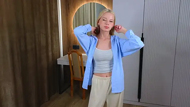 Snapshot of DorisCandelario chatting on 14, 11, 2025 DorisCandelario online show from 14, 11, 2025