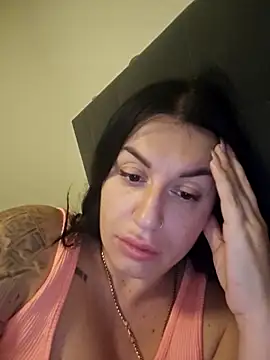 Snapshot of Julianneloreen chatting on 5, 11, 2025 Julianneloreen online show from 5, 11, 2025