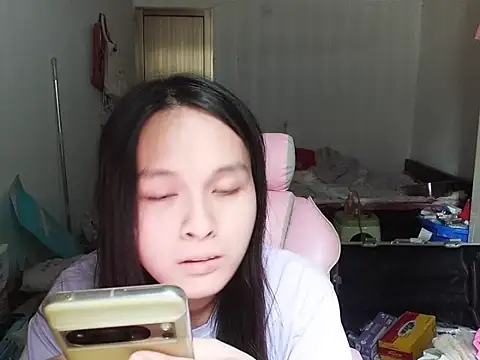 Snapshot of RebelAura chatting on 4, 11, 2025 RebelAura online show from 4, 11, 2025