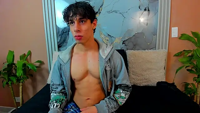 Snapshot of chris_evans27 chatting on 14, 11, 2025 chris evans27 online show from 14, 11, 2025