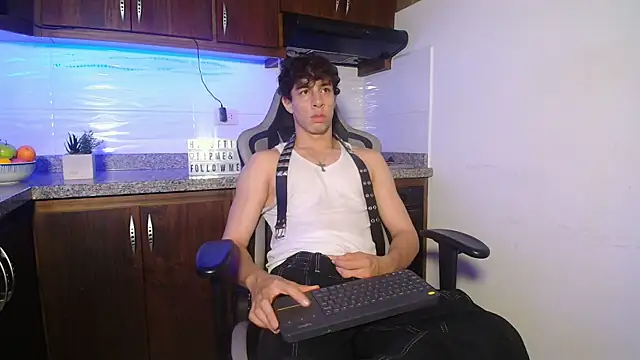 Snapshot of chris_evans27 chatting on 22, 11, 2025 chris evans27 online show from 22, 11, 2025