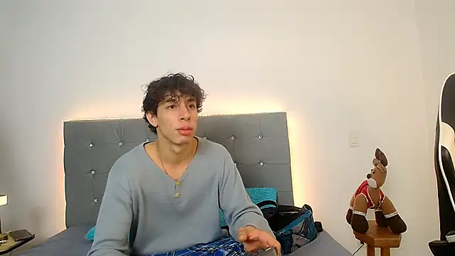 Snapshot of chris_evans27 chatting on 27, 11, 2025 chris evans27 online show from 27, 11, 2025