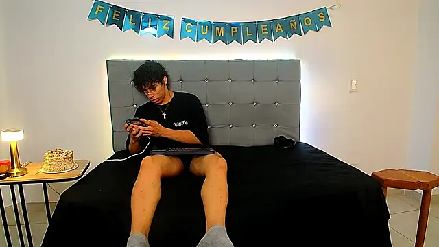 Snapshot of chris_evans27 chatting on 29, 11, 2025 chris evans27 online show from 29, 11, 2025