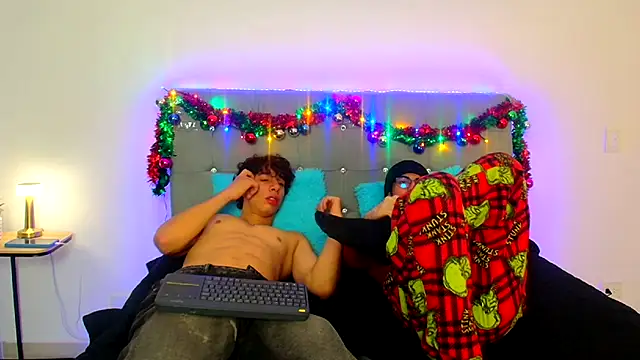 Snapshot of chris_evans27 chatting on 23, 12, 2025 chris evans27 online show from 23, 12, 2025