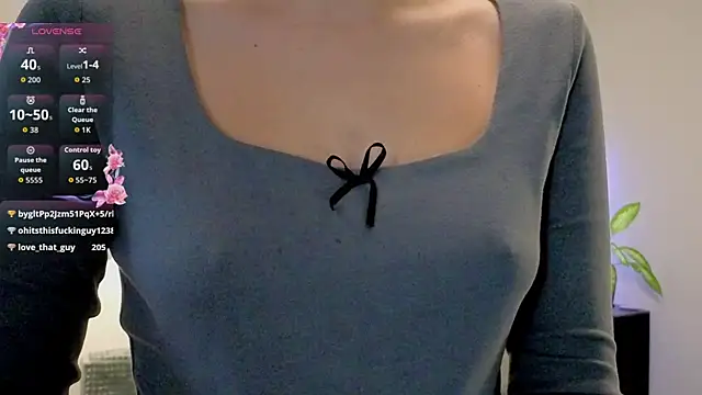 Snapshot of violetwluv chatting on 4, 12, 2025 violetwluv online show from 4, 12, 2025