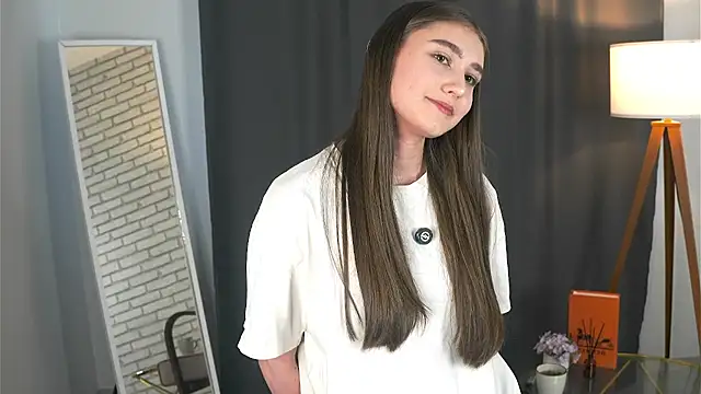 Snapshot of AriannaSemke chatting on 6, 11, 2025 AriannaSemke online show from 6, 11, 2025