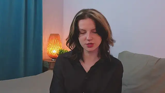 LatinaHuguenin online show from 2, 4, 2026