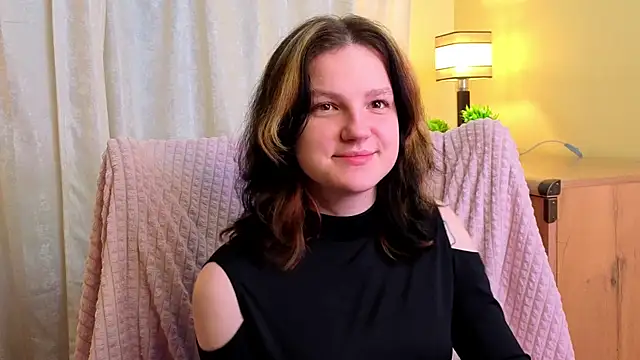 LatinaHuguenin online show from 8, 4, 2026