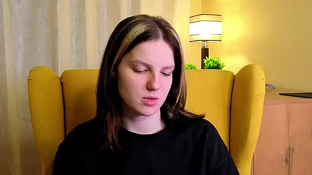 LatinaHuguenin online show from 11, 4, 2026