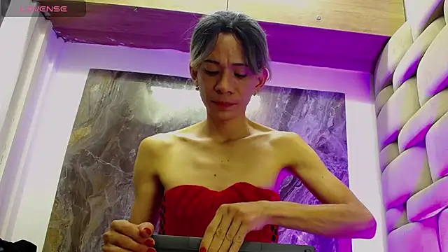 Caitlyn-Joness  online show from 19, 11, 2025