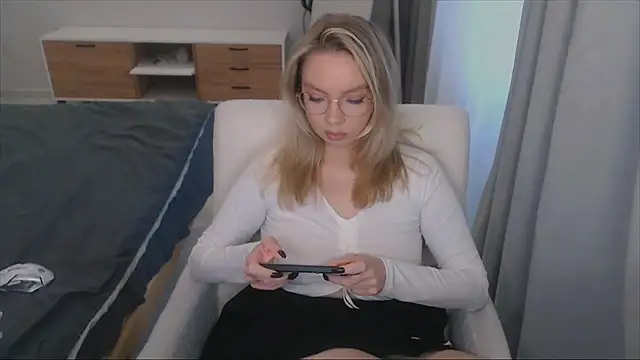 PolinaXXXXJones online show from 17, 11, 2025