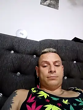 Snapshot of Stebetan chatting on 5, 11, 2025 Stebetan online show from 5, 11, 2025