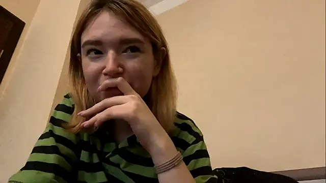 Snapshot of Baby18_shake chatting on 2, 12, 2025 Baby18 shake online show from 2, 12, 2025