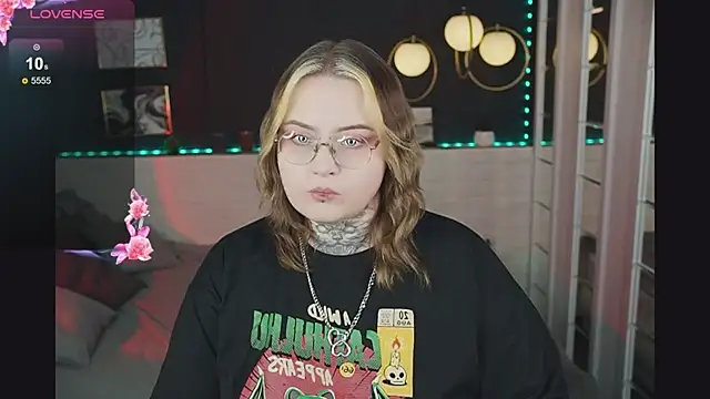 Snapshot of Arya_Addams chatting on 8, 11, 2025 Arya Addams online show from 8, 11, 2025