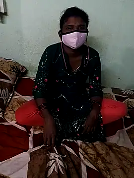 Snapshot of Couple1114 chatting on 11, 11, 2025 Couple1114 online show from 11, 11, 2025