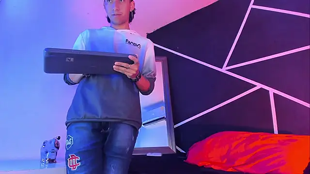 Snapshot of Austin_Santos_ chatting on 7, 11, 2025 Austin Santos online show from 7, 11, 2025