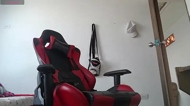 Snapshot of thebesthot chatting on 18, 11, 2025 thebesthot online show from 18, 11, 2025