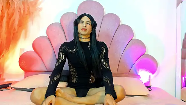 Dominique Rae online show from 16, 12, 2025