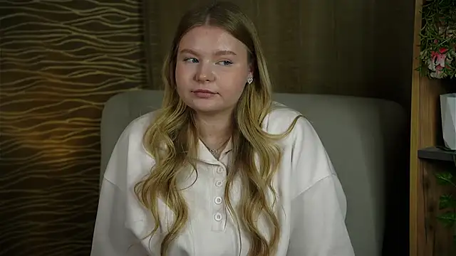 Snapshot of TorieDeeb chatting on 6, 11, 2025 TorieDeeb online show from 6, 11, 2025