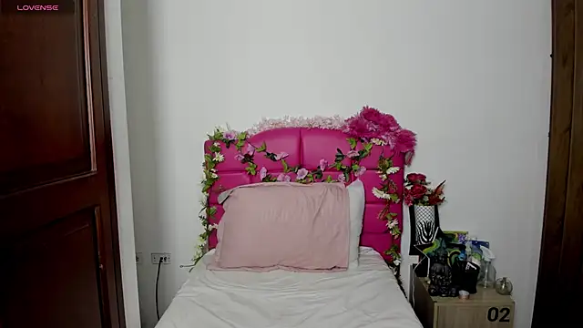 AriannaFox  online show from 6, 11, 2025