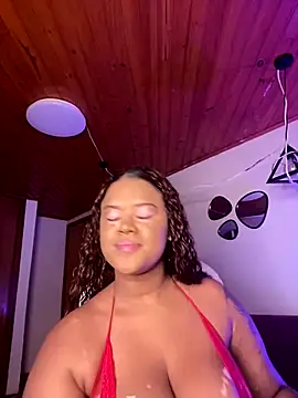 Snapshot of Antonella_boobss chatting on 6, 11, 2025 Antonella boobss online show from 6, 11, 2025