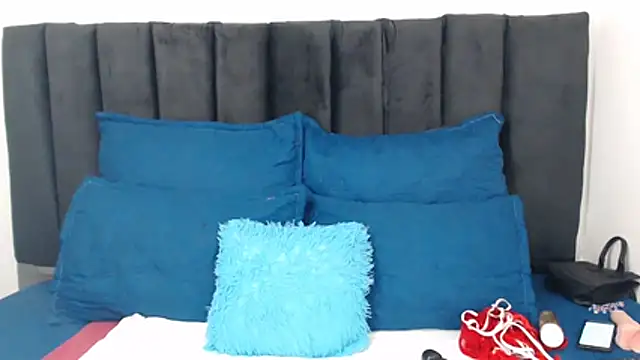 Miss-Berries online show from 13, 4, 2026