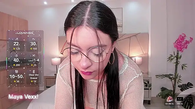 Snapshot of Maya_vexx chatting on 9, 11, 2025 Maya vexx online show from 9, 11, 2025
