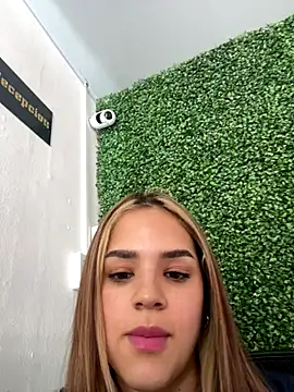 Snapshot of Sara__Secret chatting on 7, 11, 2025 Sara Secret online show from 7, 11, 2025