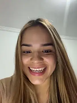 Snapshot of Sara__Secret chatting on 13, 11, 2025 Sara Secret online show from 13, 11, 2025