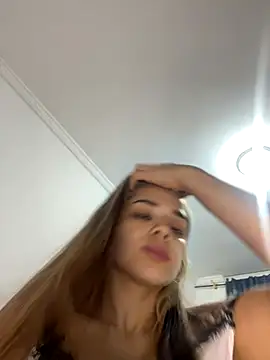 Snapshot of Sara__Secret chatting on 18, 11, 2025 Sara Secret online show from 18, 11, 2025