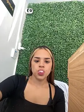 Snapshot of Sara__Secret chatting on 21, 11, 2025 Sara Secret online show from 21, 11, 2025