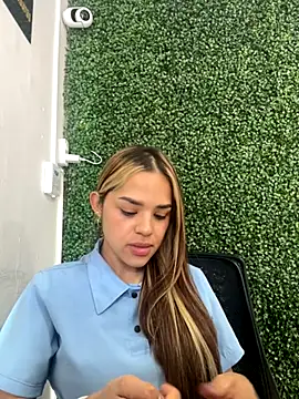 Snapshot of Sara__Secret chatting on 2, 12, 2025 Sara Secret online show from 2, 12, 2025