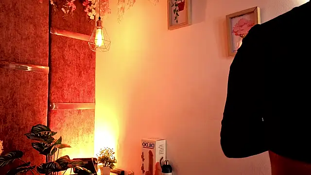 AuroraLanee  online show from 7, 11, 2025