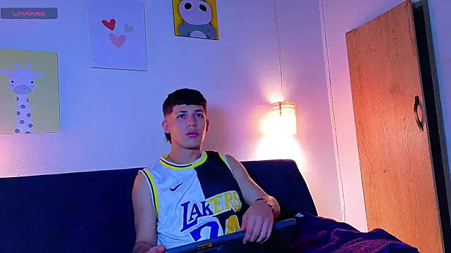 Snapshot of latiin_boy21 chatting on 7, 11, 2025 latiin boy21 online show from 7, 11, 2025