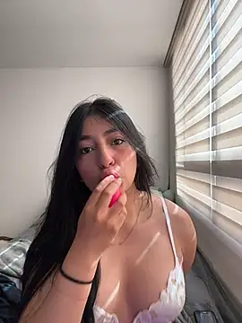 Snapshot of _camilaaa_10 chatting on 7, 11, 2025 camilaaa 10 online show from 7, 11, 2025