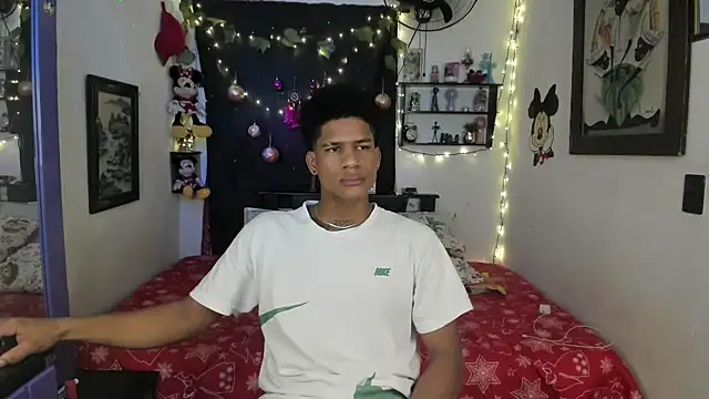 Snapshot of JUANBIGCOCK21CM chatting on 18, 12, 2025 JUANBIGCOCK21CM online show from 18, 12, 2025