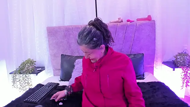 Snapshot of Victoriaa_Anderson chatting on 24, 4, 2026 Victoriaa Anderson online show from 24, 4, 2026