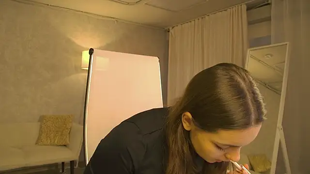 Snapshot of FrancescaCavaliere chatting on 16, 12, 2025 FrancescaCavaliere online show from 16, 12, 2025