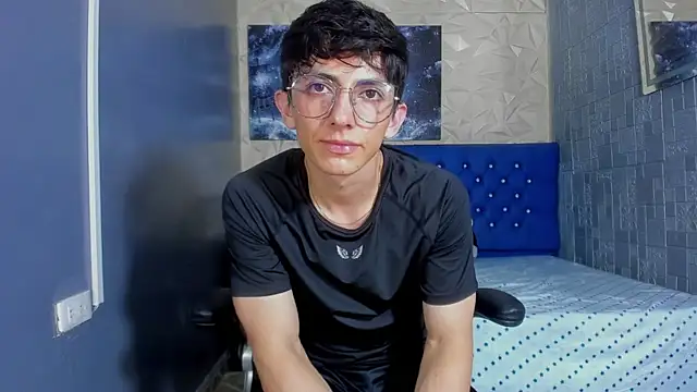 ElanGiraldo online show from 7, 7, 2026