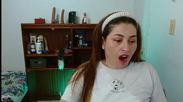 dayan hanks online show from 22, 4, 2026