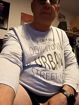 Snapshot of andy-1961 chatting on 9, 11, 2025 andy-1961 online show from 9, 11, 2025