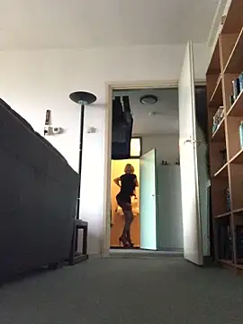 simone xdressing online show from 5, 1, 2025