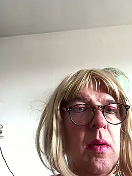 simone xdressing online show from 2, 3, 2025