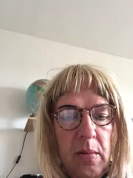 simone xdressing online show from 5, 10, 2025