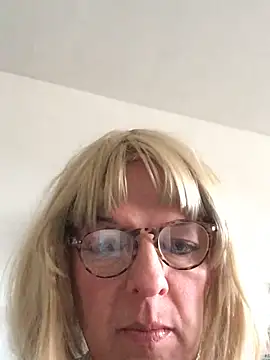 Snapshot of simone_xdressing chatting on 15, 2, 2026 simone xdressing online show from 15, 2, 2026