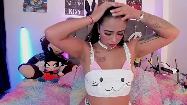 Snapshot of lunabritton1 chatting on 19, 12, 2025 lunabritton1 online show from 19, 12, 2025