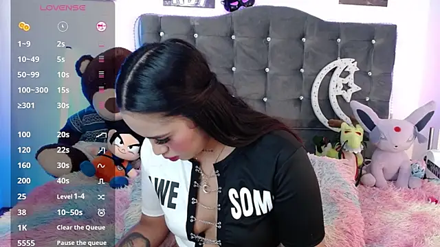 lunabritton1 online show from 14, 4, 2026