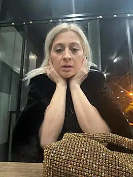 HOTLadyluna online show from 8, 3, 2026